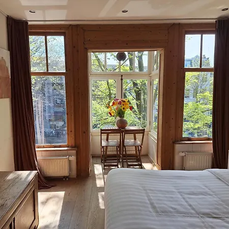 A Casa de hóspedes 3*